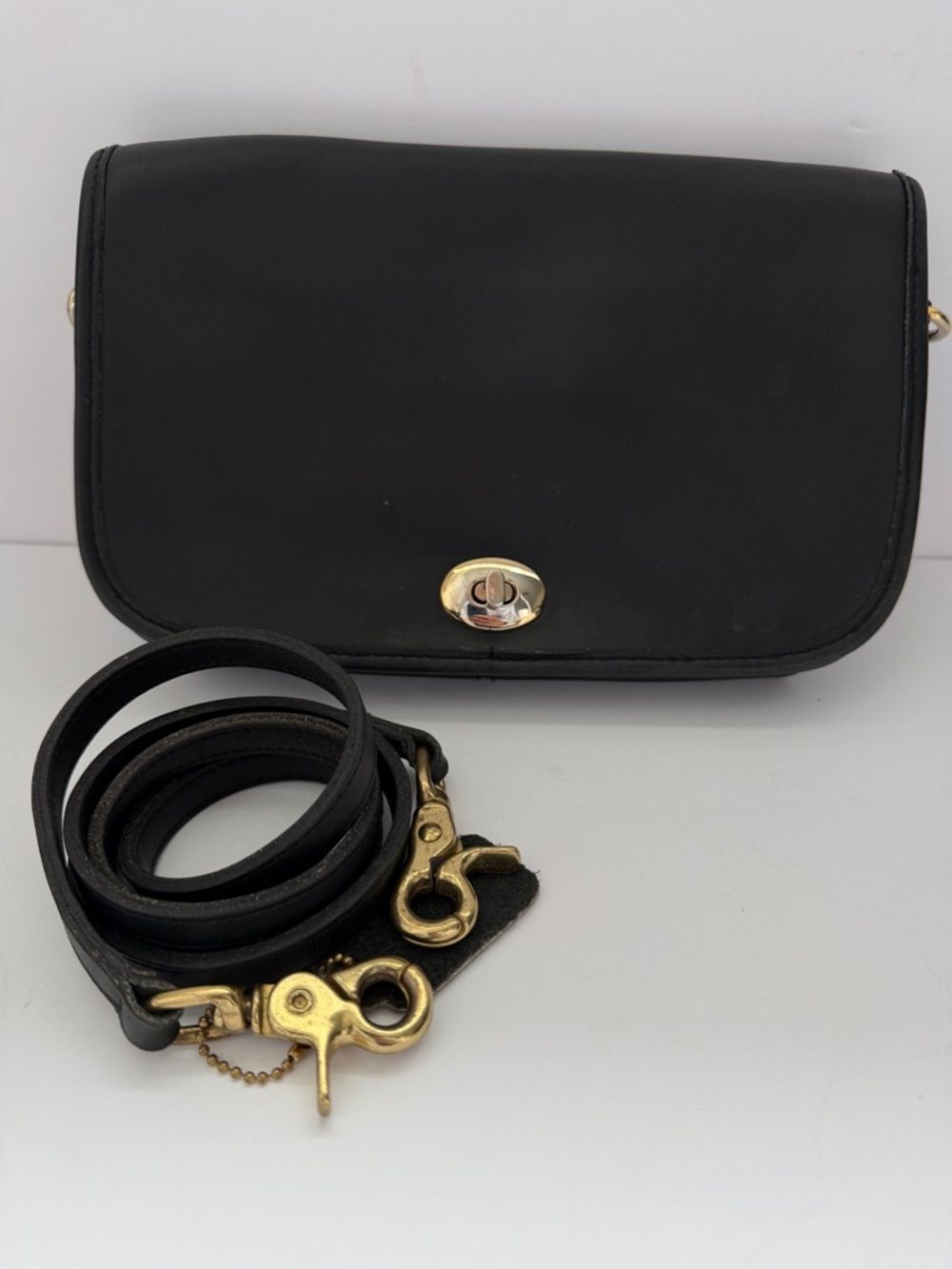 Vintage Georgetown Leather Design Black Leather Turn Lock Crossbody Bag